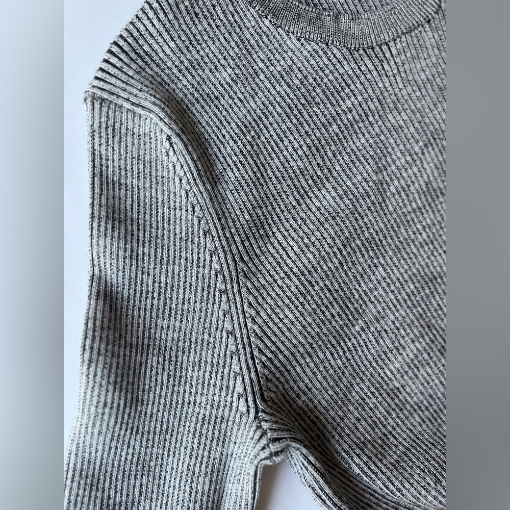Who What Wear Neutral Grey Ribbed Trumpet Sleeve Sweater in Size XXL - Picture 8 of 10